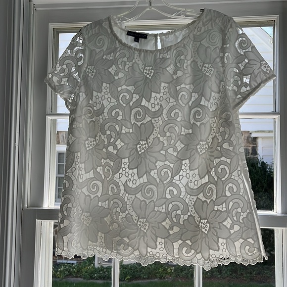 RSVP BY TALBOTS SIZE MP BEAUTIFUL WHITE SOFT LACE TOP - Picture 3 of 8